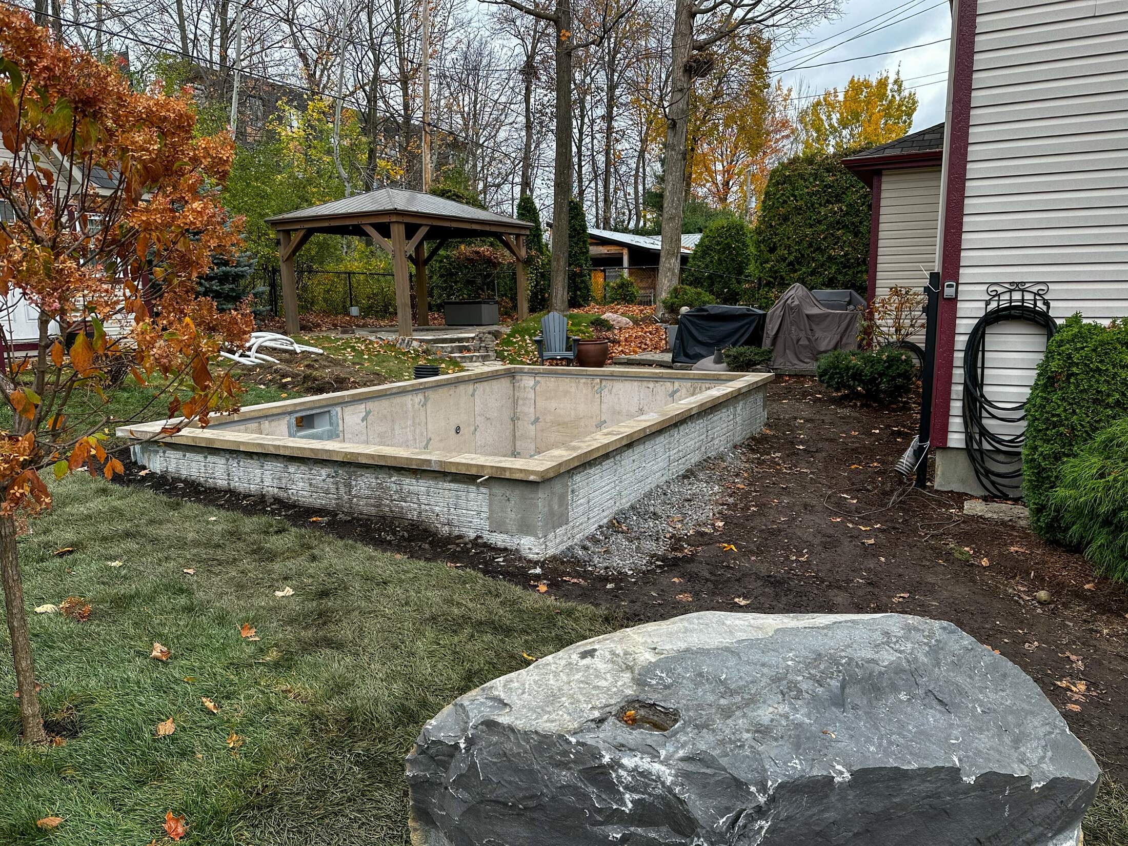 Avant — Piscine creusée