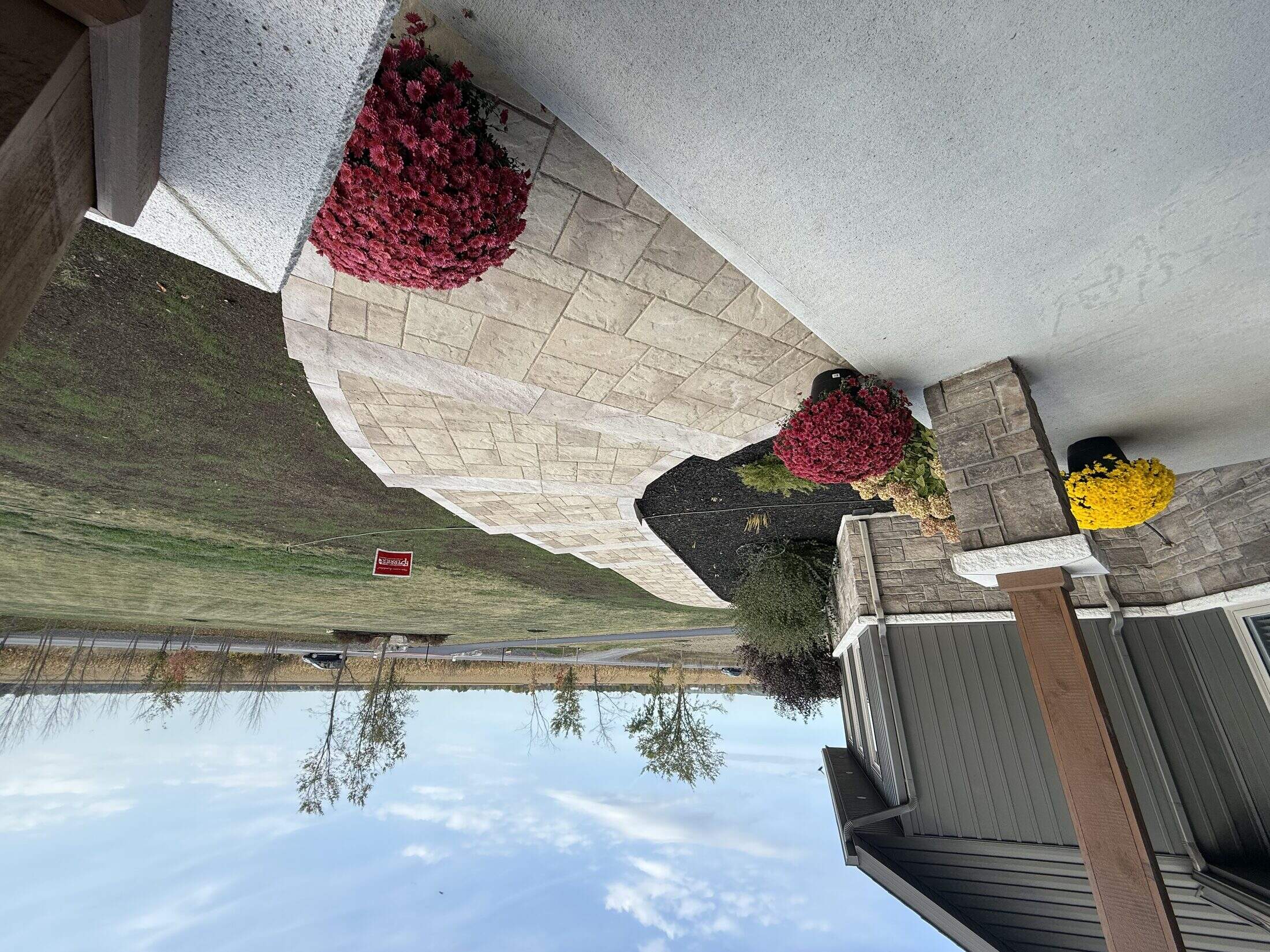 Entrée pavé clair automne