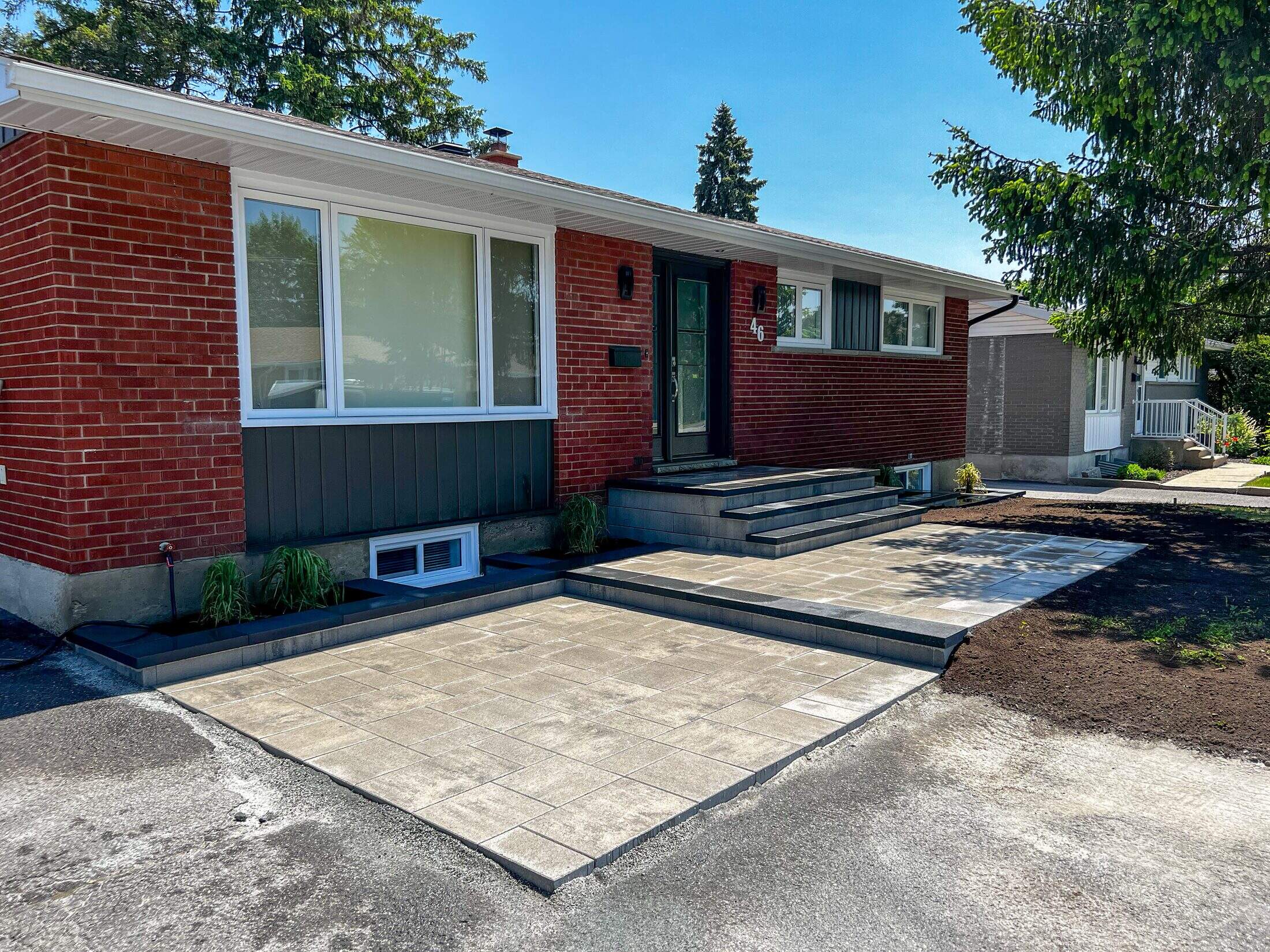 Escalier maison brique rouge