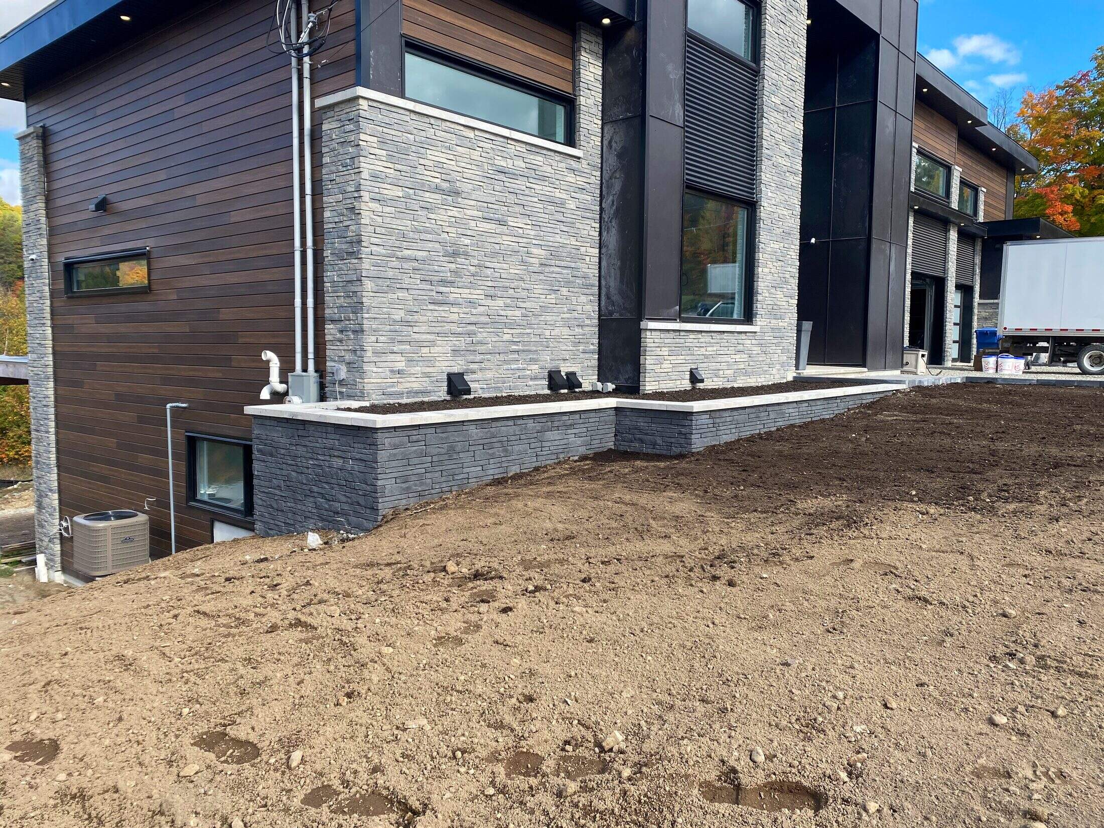 Muret et plates-bandes d'automne