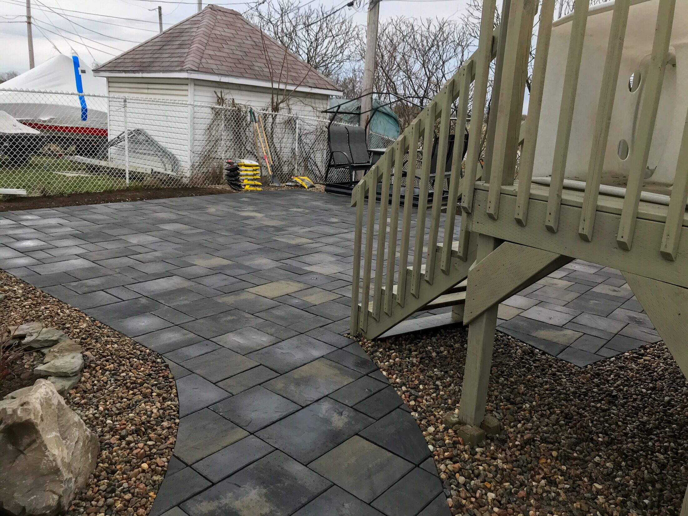 Patio et escalier cour arrière