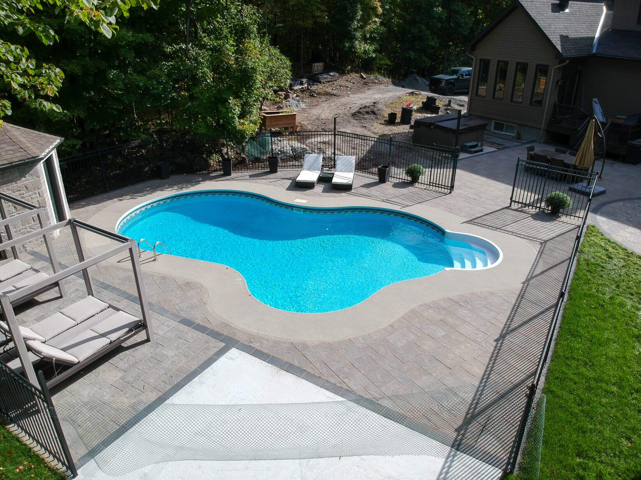 Piscine forme libre drone