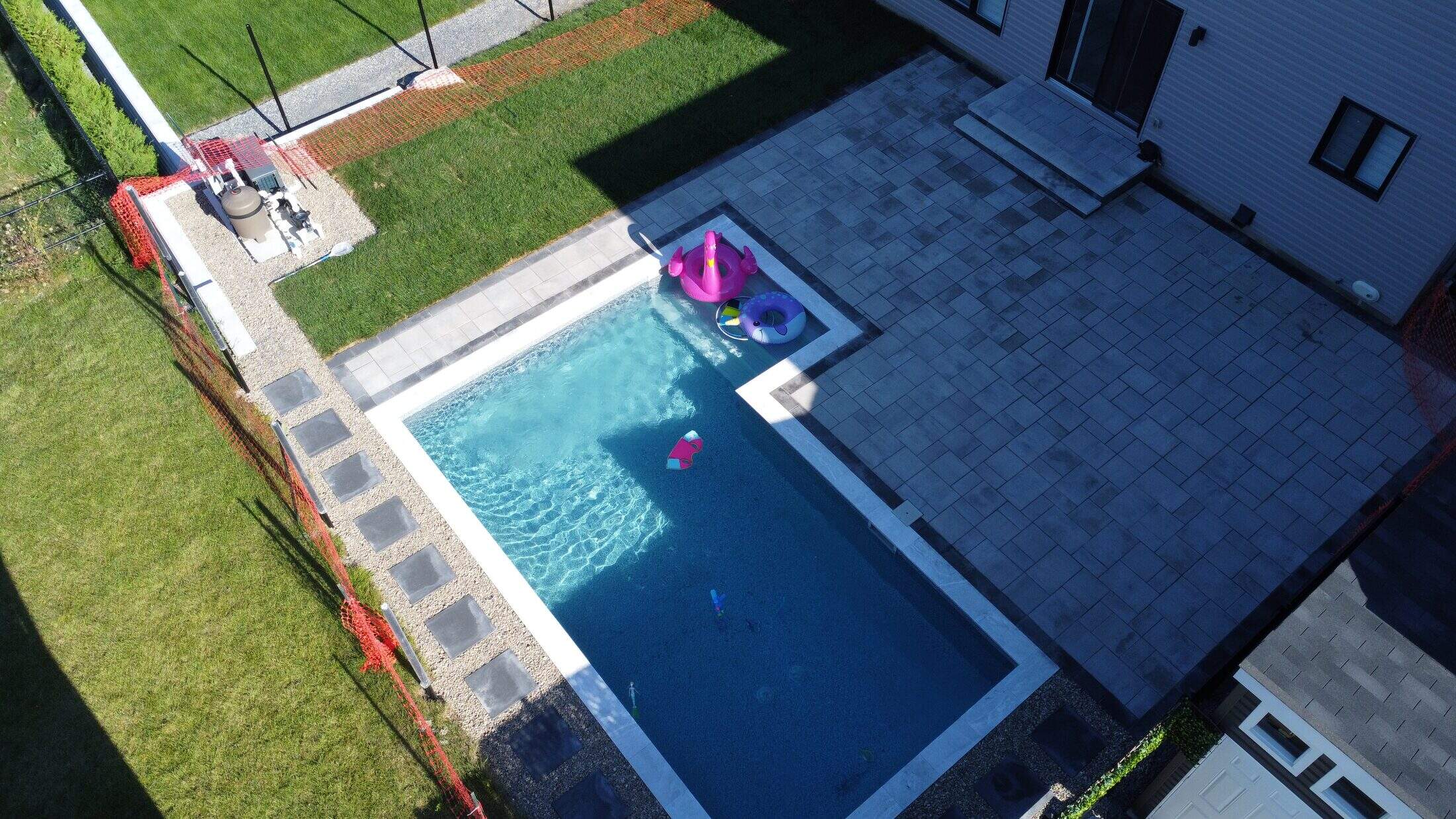 Piscine vue drone