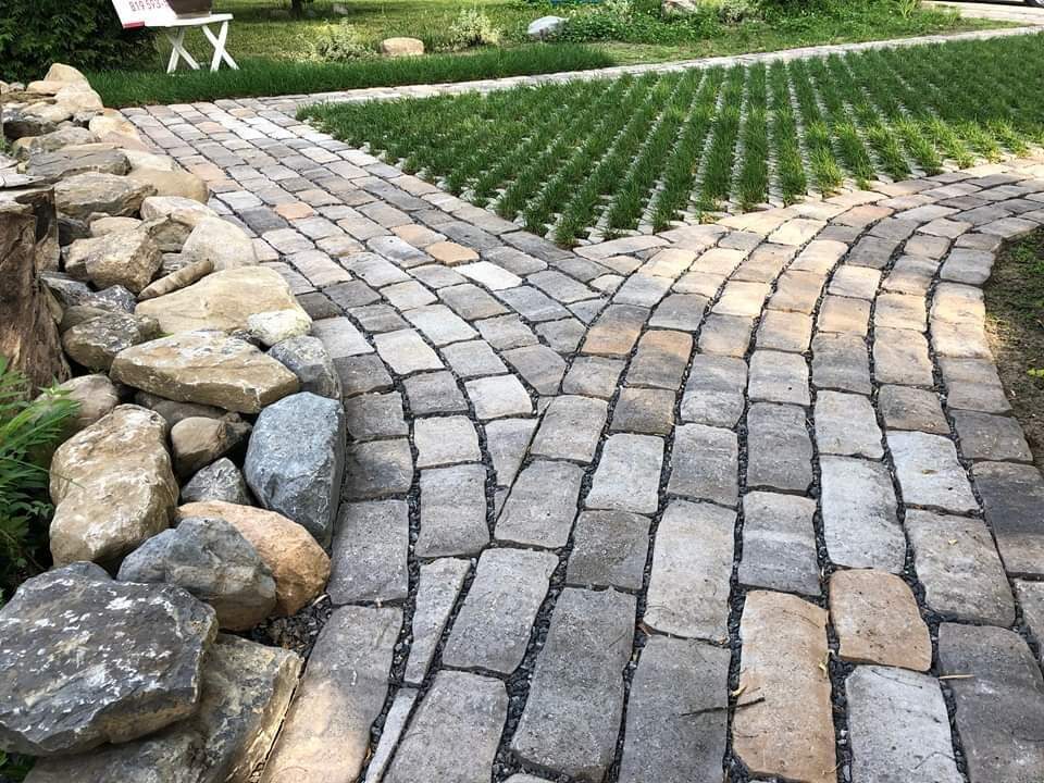 Sentier et jardin de rocaille